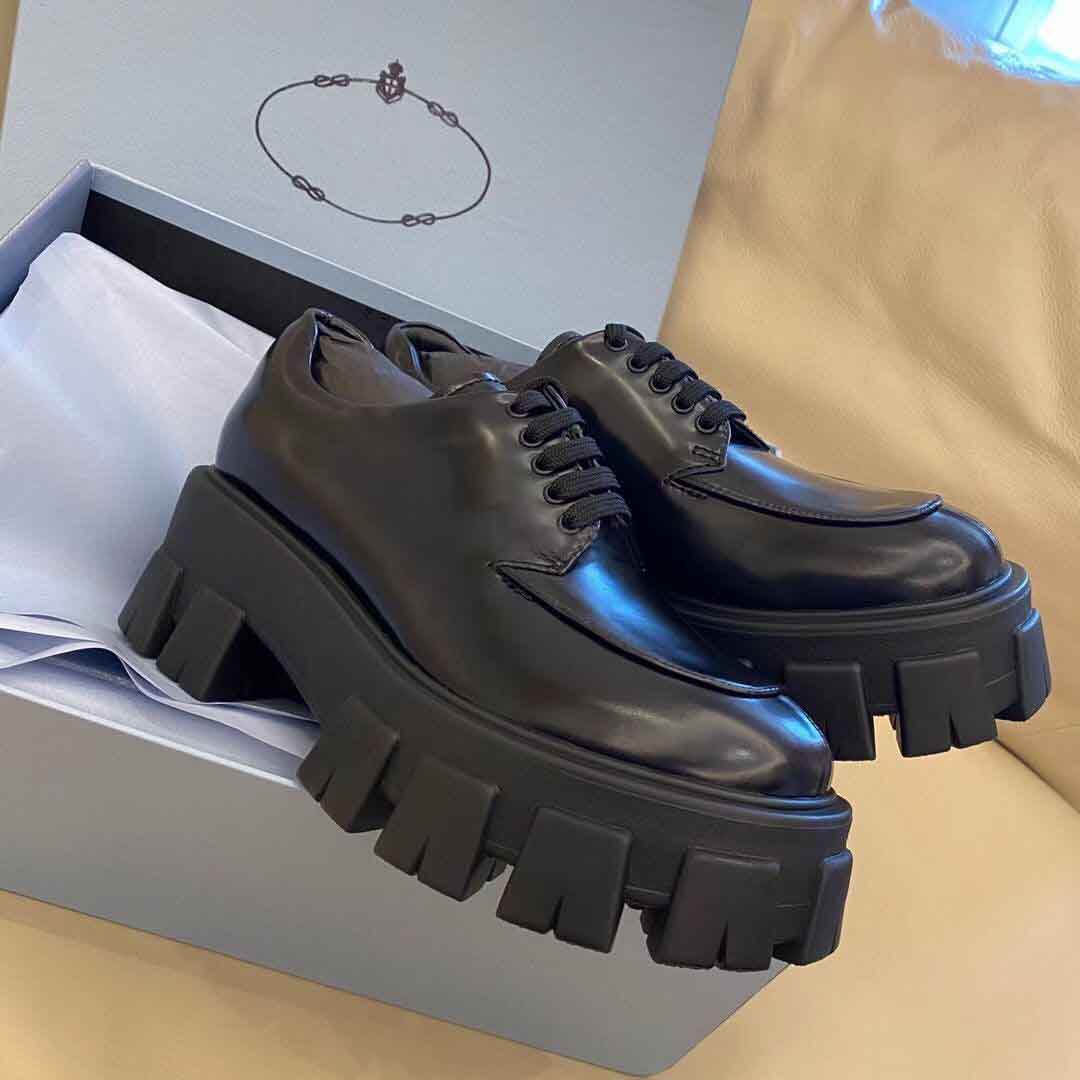 Chaussures de créateurs Hommes Femmes Soft Cowhide Plateforme Baskets Épais Bas Chaussure P Caoutchouc Noir Cuir Brillant Chunky Tête Ronde Sneak