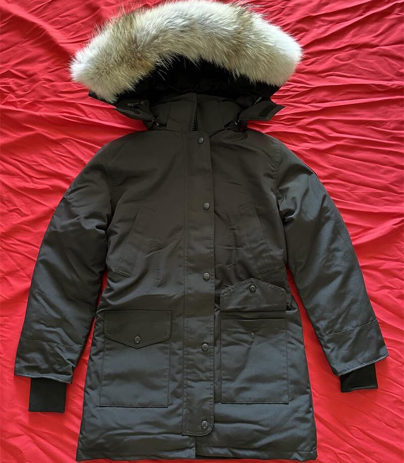 Winter Jacket Women Coat Classic Casual Down Coats Stylist Outdoor Warm Fur Removable Hooded Parka Real Coyote Fur Thick Outerwear Waterproof Cla