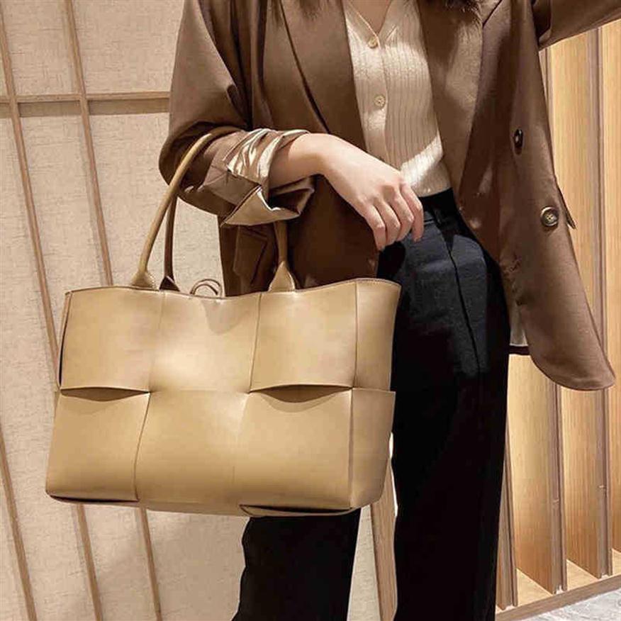 

Handbags Venetas Designer Bottegas Woven Large Bag Tote Bag Women's Large Capacity Arco Large Lattice Portable One Shoulder Cowhid323O, Coffee cowhide