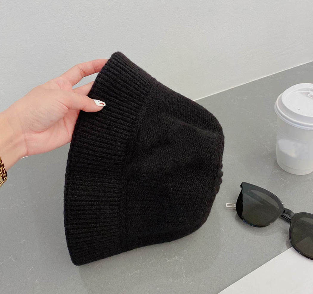

23ss 3color Fashion Unisex Knitted Hat Weave Caps Fall Winter Classic Hat Breathable, Grey