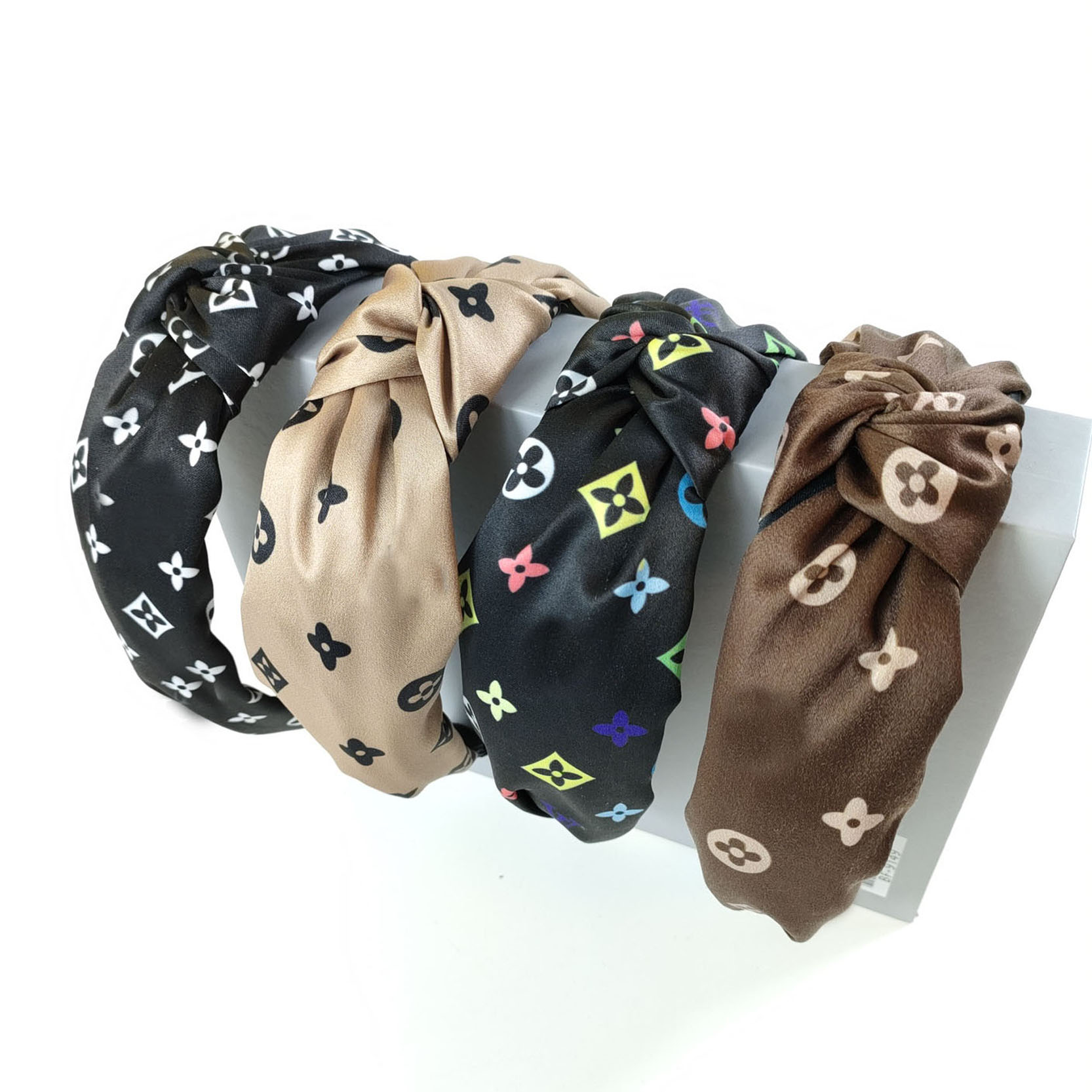 

Brand Designer Letter PU Leather Headbands Luxury Design Wide Edge Knotted Hair Hoop Headwear Hair Jewelry for Women Girls Headwrap