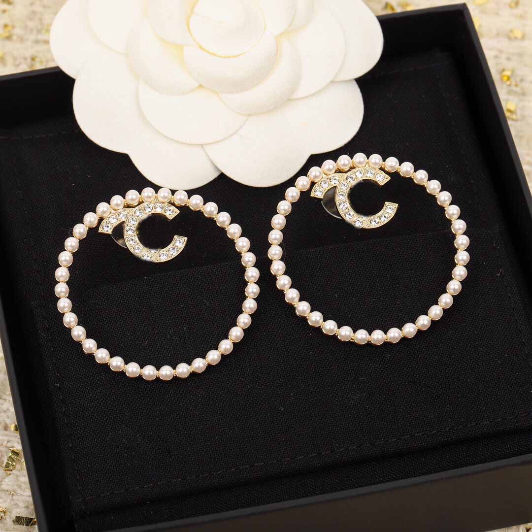 

2022 Top quality charm large round shape stud earring with diamond and nature shell beads have stamp box PS7115A