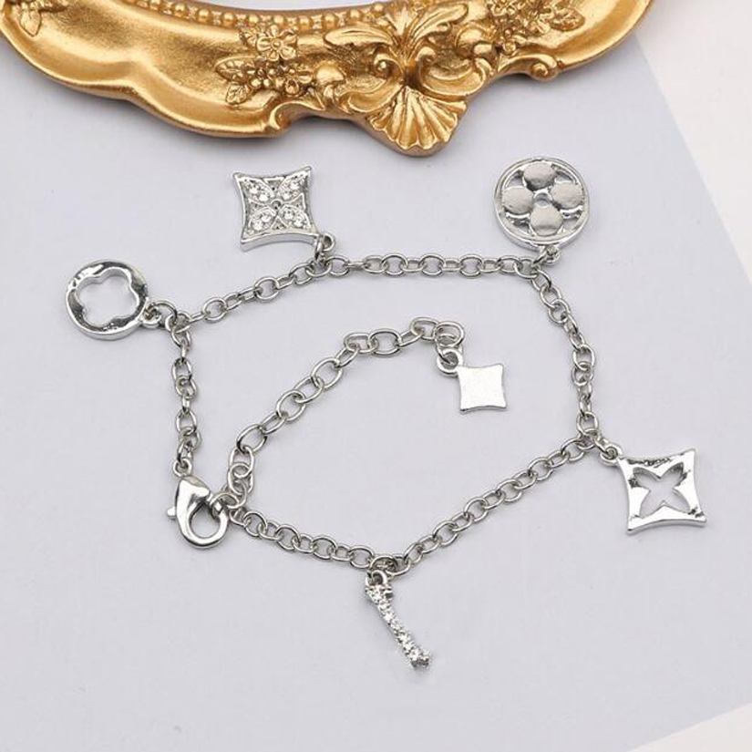 

23ss 11style Charm Bracelet Bangle Brand Designer Letters Bangle Silver Men Women Metal Jewelry Personality Creative Fashion