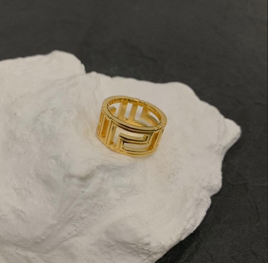 

Classic Simplicity Roman openwork design Rings Gorgon Medusa Aesthetically Unique Vintage Pattern Engraved Women Ring Designer Jewelry