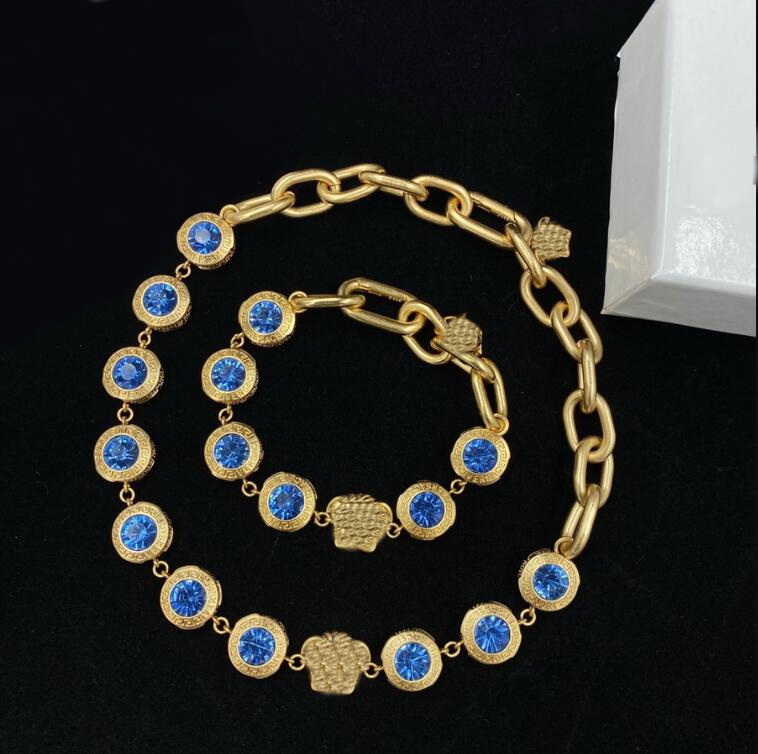 

Fashion new designed Pendant blue crystal women necklace Banshee Medusa head portrait 18K gold plated ladies necklaces Designer Jewelry VC140