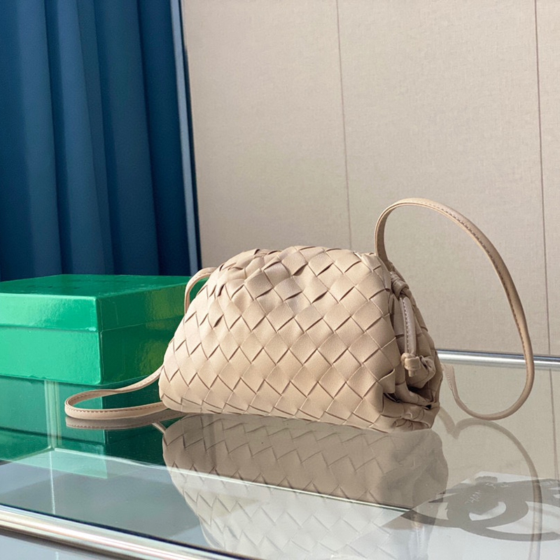 

2022 Woven Bag Knitting Pouch Pillow Handbag Designer B Bags Designers Shoulder Bag Clutch Green Summer Lady Cross Body Hobo Handbag 0901, More bubble protection