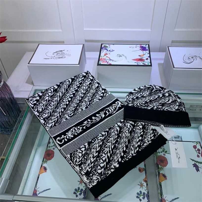 22SS Nouveaux hommes femmes Designers Classic Hat Scarf Ensembles réseau classiques Gardez au chaud en hiver en deux pièces chapeaux de laine éch