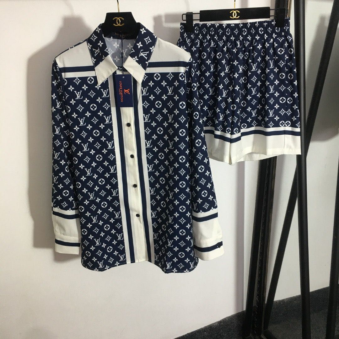 L--V Rep Women&#039;s Two Piece Pants Shorts old flower letter printed white edge color matching shirt & casual Shorts Set L0811-image-754537135