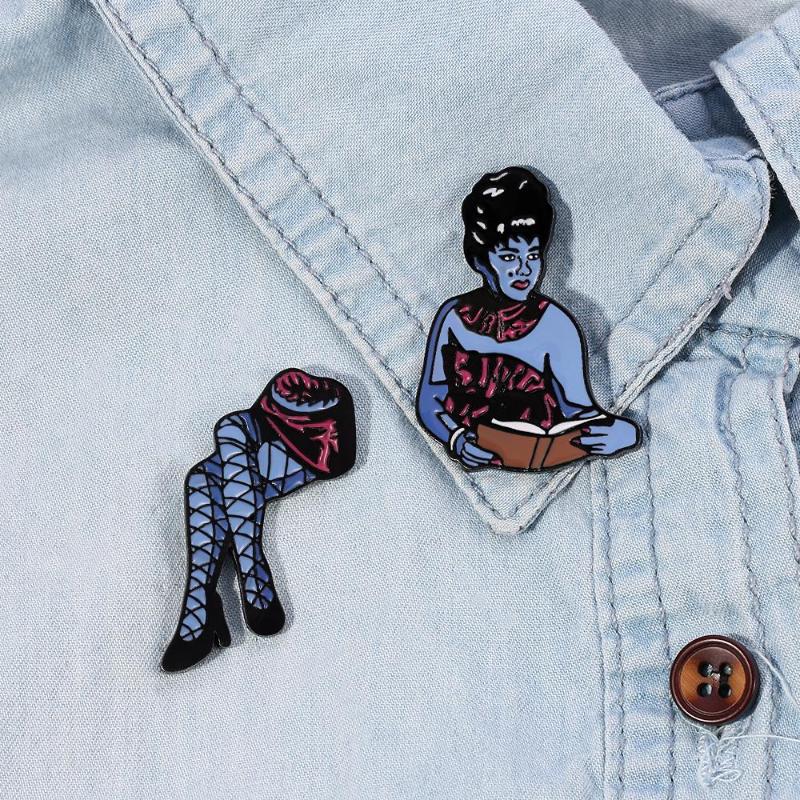 

Brooches 2022 Beetlejuice Lady Badge Sets Hard Enamel Supernatural Fans Punk Flair Accessory 80s Horror Movie Brooch