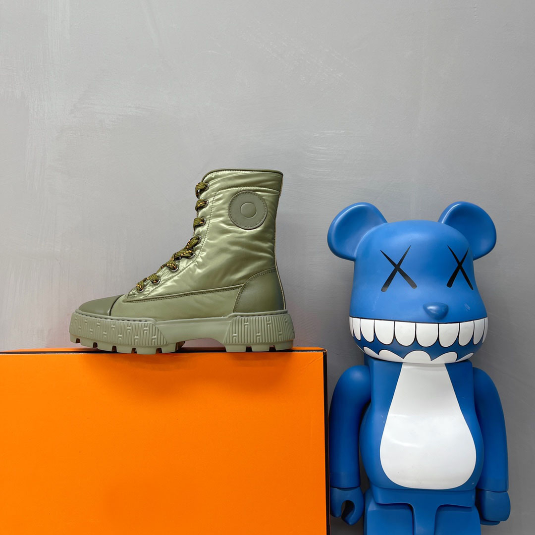 

2022 New Fresh Ankle Boot Designer Luxury Women Platform Boots Calfskin Rubber Martin Toe Strap Classic Booties, Color2