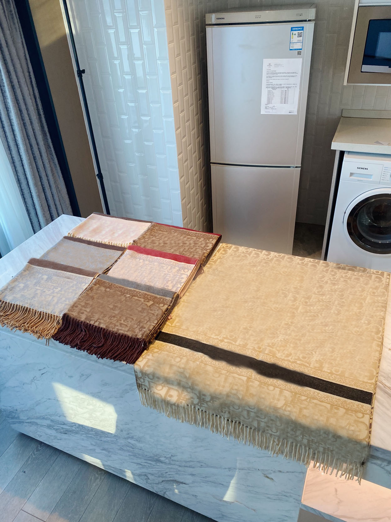 

23ss 4color Luxurys Fashion Landscape Double-sided Scarves Designers Double-sided Thickened Long Versatile Shawl Headband Elegant Embroidery Scarfs Pretty