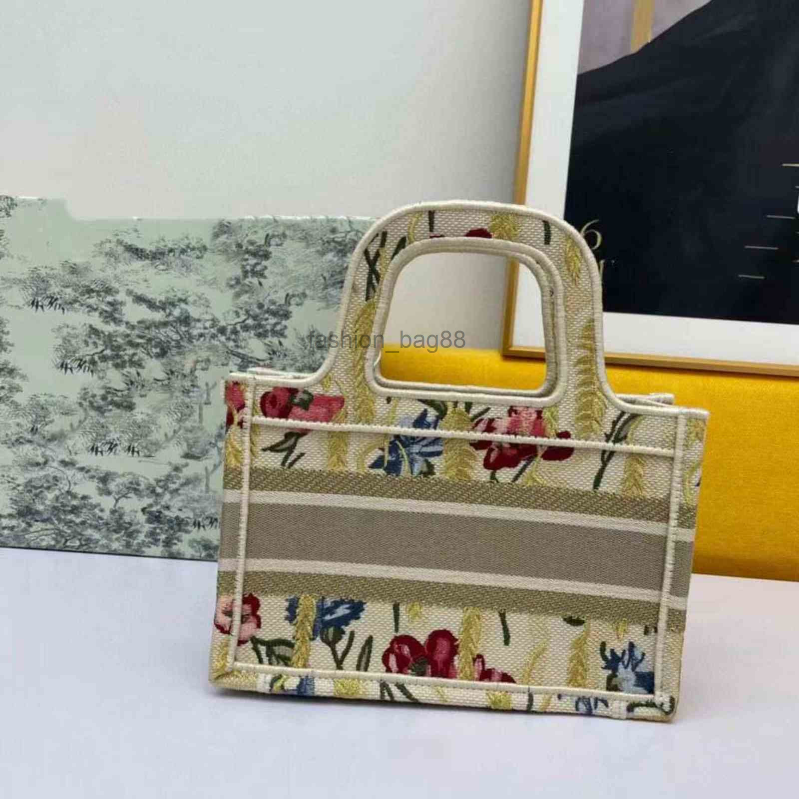 

Messenger bag New Luxury Ladies Embroidered Book Handbags Designer Fashion Popular in Europe and America Women's Bags 2022, Customize