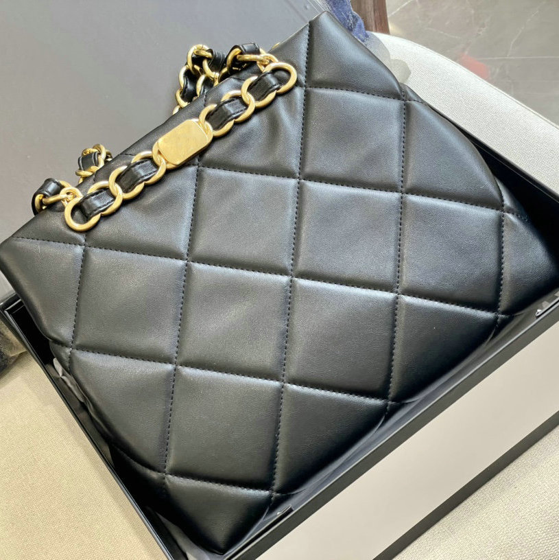 

NEW Genuine leather Shoulder Bag with Chain Strap Designer Soft Bucket Bags for Women Girls Big Handbag Sling duffle bag, White