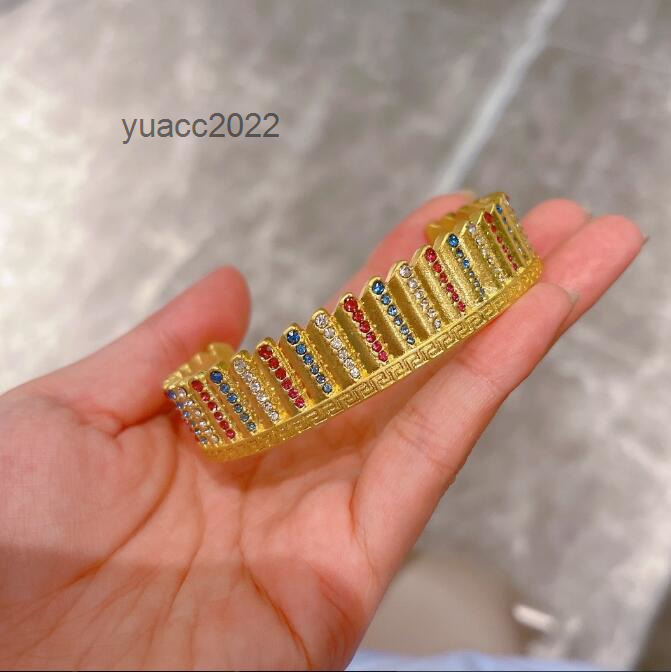 

Bangle Fashion New Designed Colored Diamonds Open Bangle Banshee Medusa Head Portrait 18K Gold Plated Women Ladies Medusas Bracelets Designer