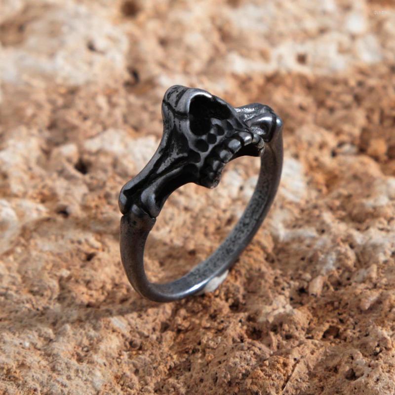 

Cluster Rings Simple Black Women Skull Ring Stainless Steel Skeleton Finger For Men Punk Biker Jewelry Gothic Christmas Halloween Gift