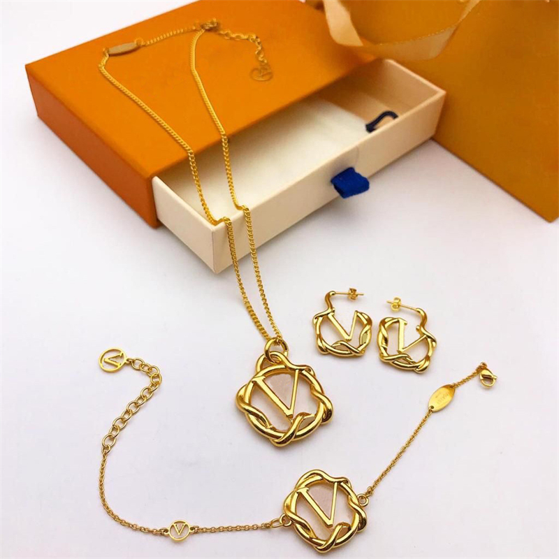 

Women Designers Bracelet Necklaces Earrings Set Fashion Letter Gold Bracelets For Women Mens Pendent Necklace Luxury Jewelry, Golden