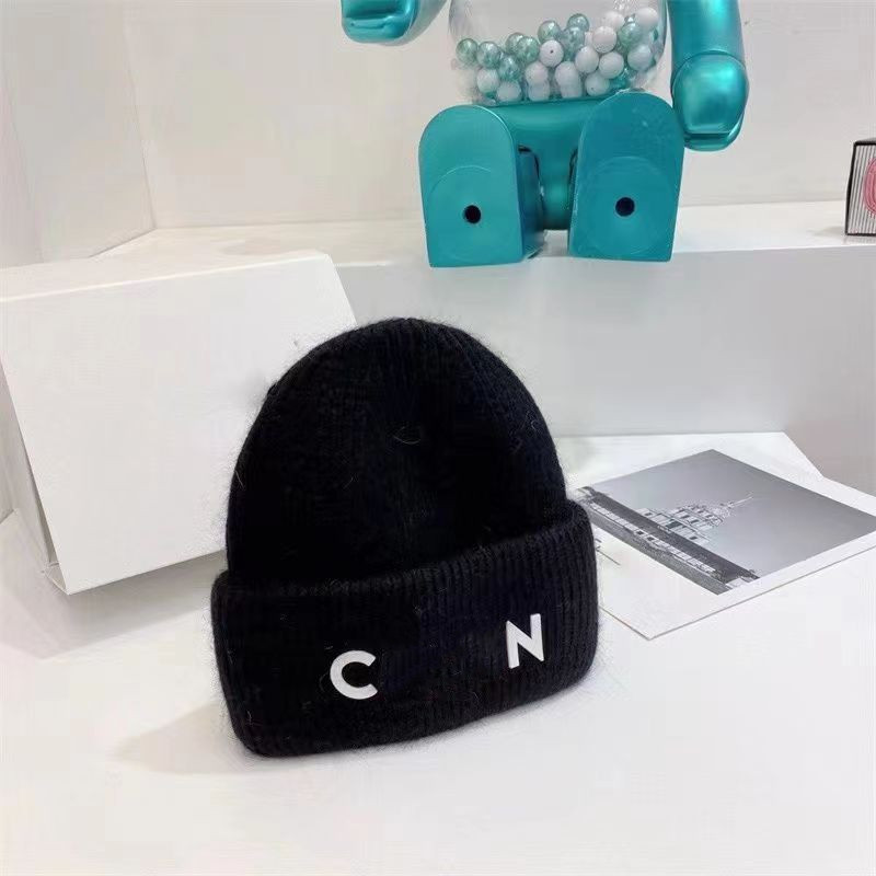 Designer Brand Luxury Men's Beanie Hats Women Alphabet Autumn Winter Multicolor Trend Plush Hats