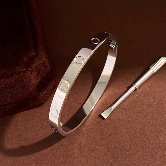 Designer bracelet De Luxe Couple bracelets Nouvelle Arrivée En Acier Inoxydable Bracelet pour Femmes Rétro Métal Partie Personnalisé Bracelets De