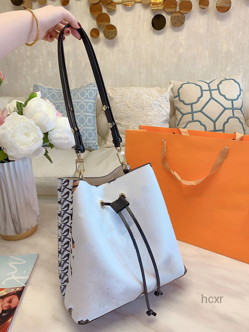 

new styles fashion designer luxury bucket bags women Crossbody shoulder bag handbag Totes Bag Bamboo Casual Tote England Style, Brown