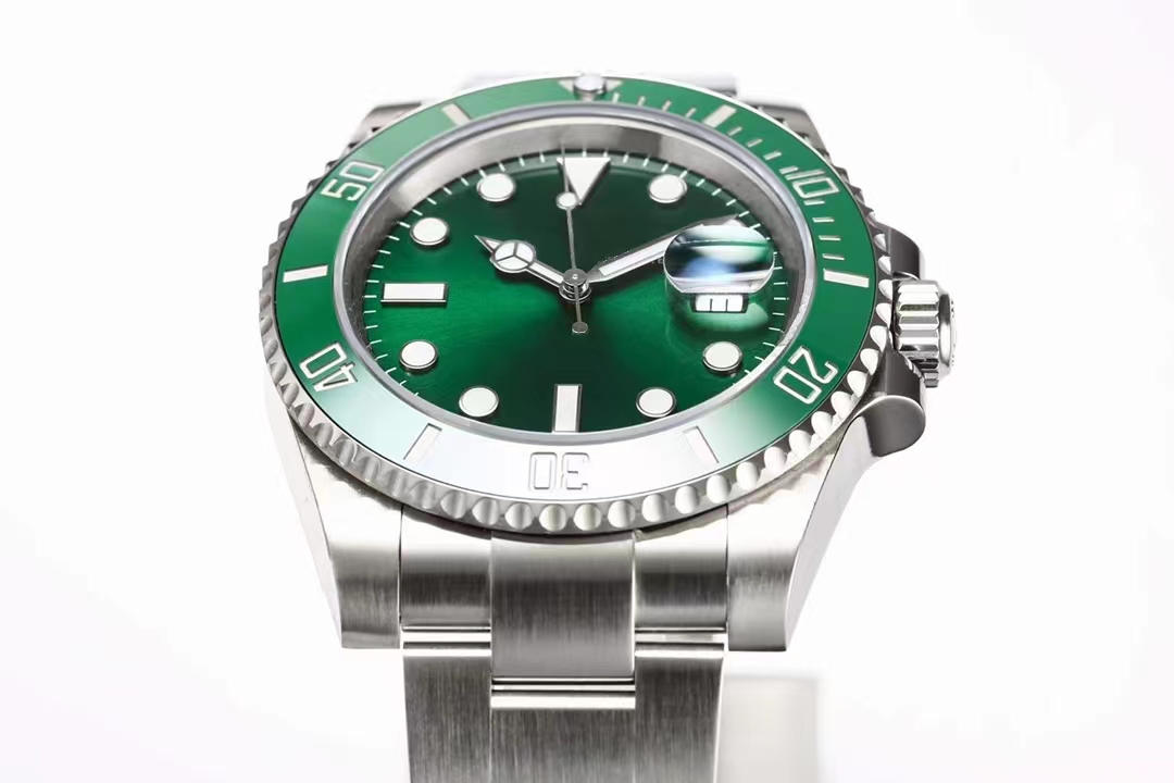 

Men's Mechanical Watch 41mm Silver White Stainless Steel Self-Winding With Luminous Sapphire Mirror Green Ceramic Bezel Waterproof Watch Gift
