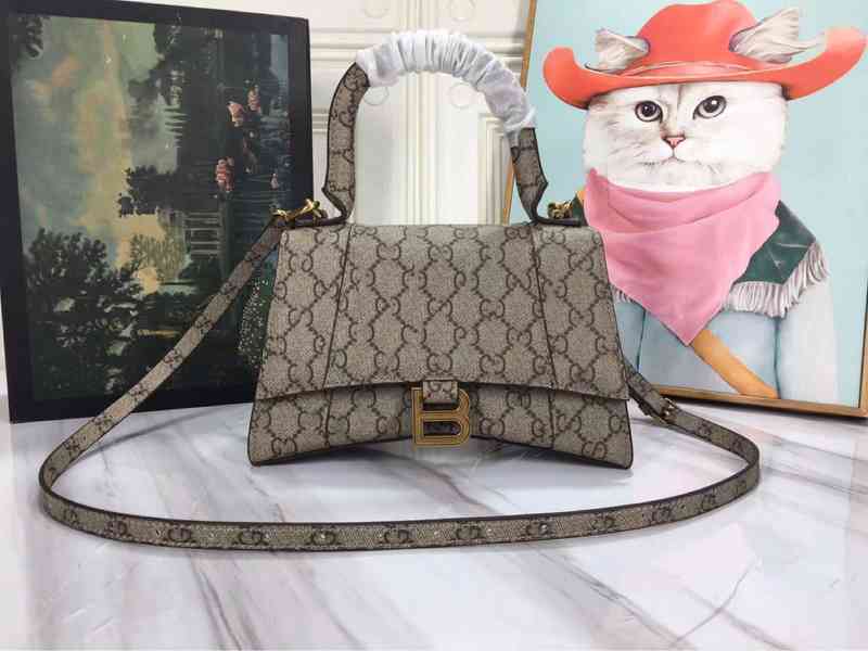 

Bags family cowhide women's bag new single shoulder diagonal hand hourglass fashionable small square medium letter horizontal style Purses, Picture color