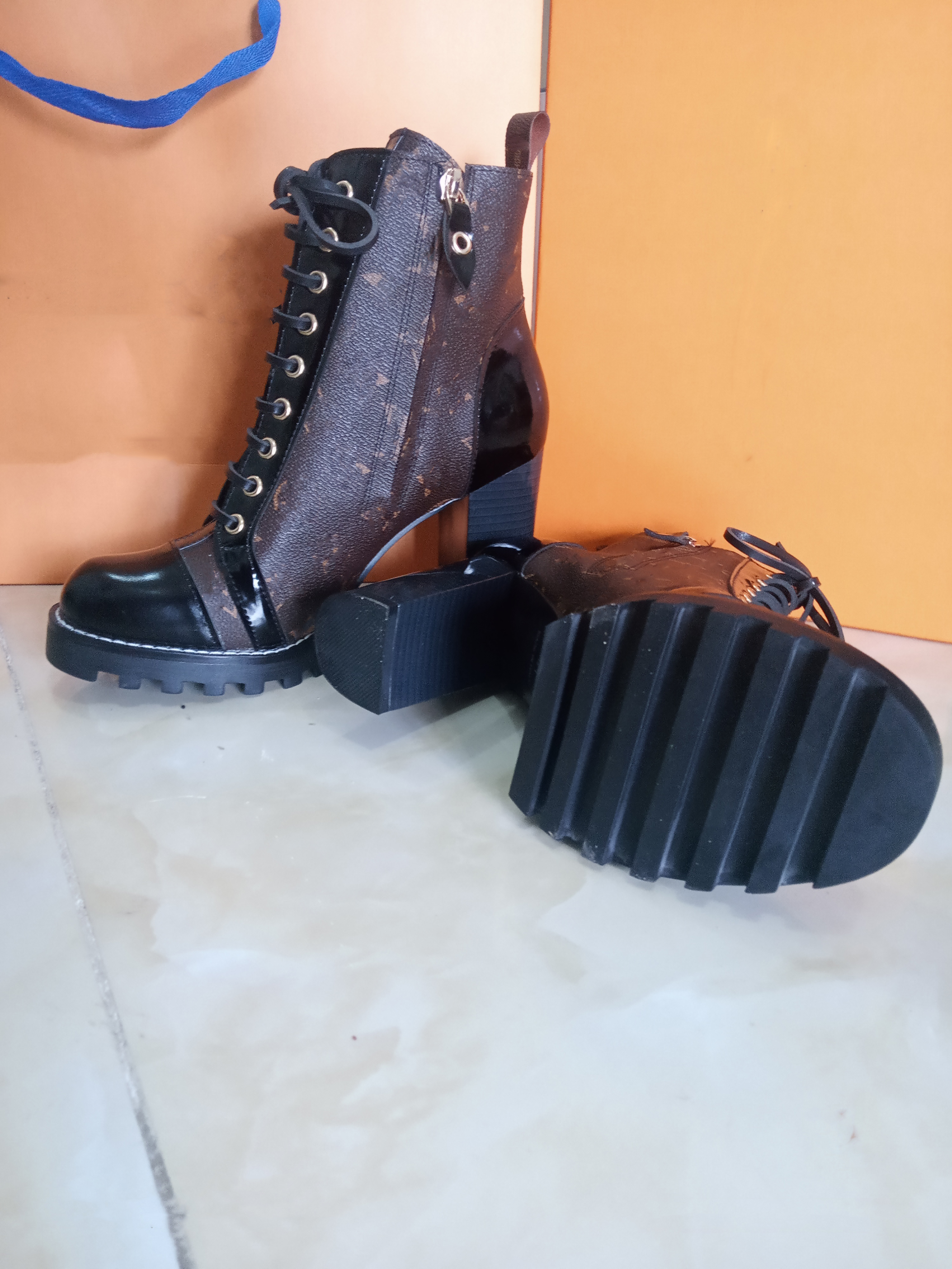 

Laureate Platform Desert Boots 1A41Qd 1A43Lp Black Heart Boot Overcloud High Flat Booties Top Brand Martin Shoes With Box, 1#