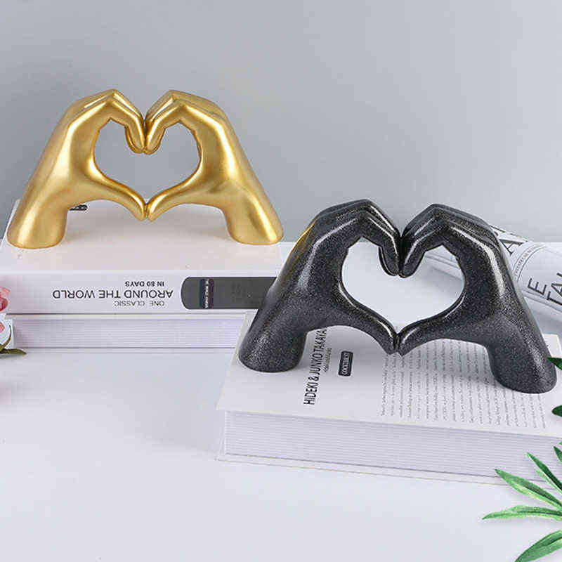 

Decorative Figurines Nordic Love Heart Gesture Sculpture Home Decoration Live Statue Figurines Wedding Ornaments for Living Room Desk Accessories