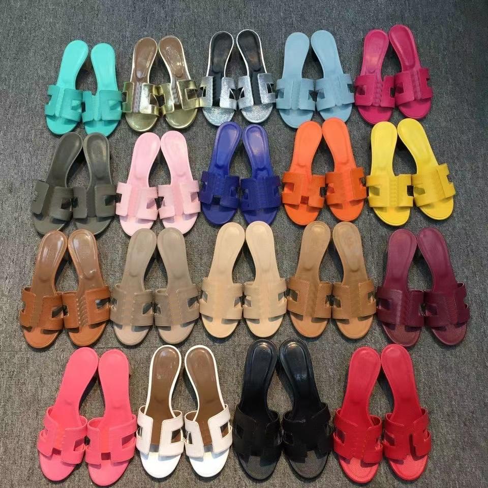 2022 Top Sandals Fashion Fashion Luxury Dames Designer Slippers Flat Slipper Sexy Beach Chaussures Blanc Blanc noir Cuir rouge Vert Verpe Gris Gr