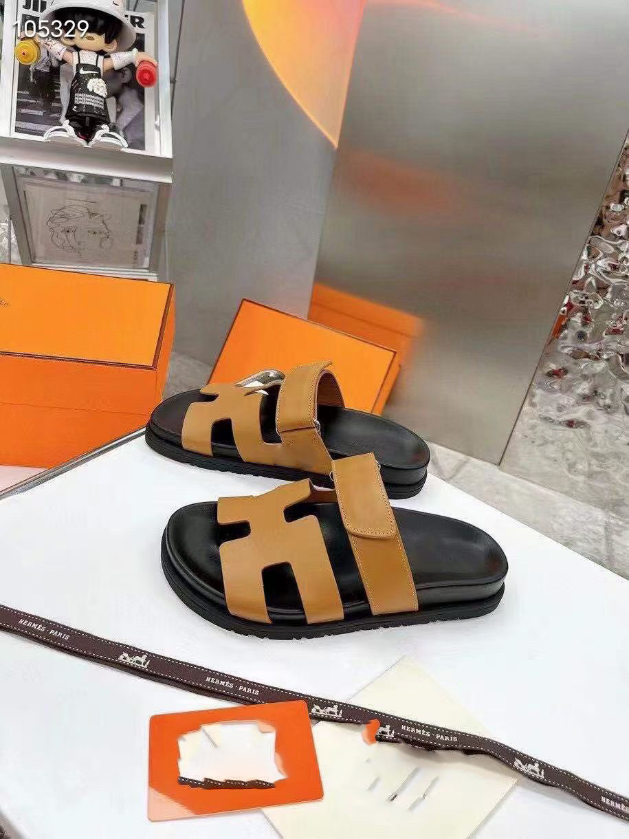 

Designer Chypre Slippers Men Women Sandals Classic Beach Flat Slipper Leather Slides Summer Ladies Flip Flops, Dark grey