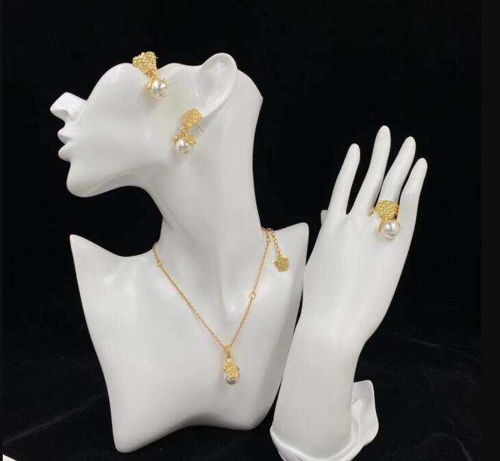 

Luxurious Women pearl Necklaces Earring Rings Set Medusa Portrait Banshee 18K Gold Plated New Designed Designer Jewelry VS11, Golden
