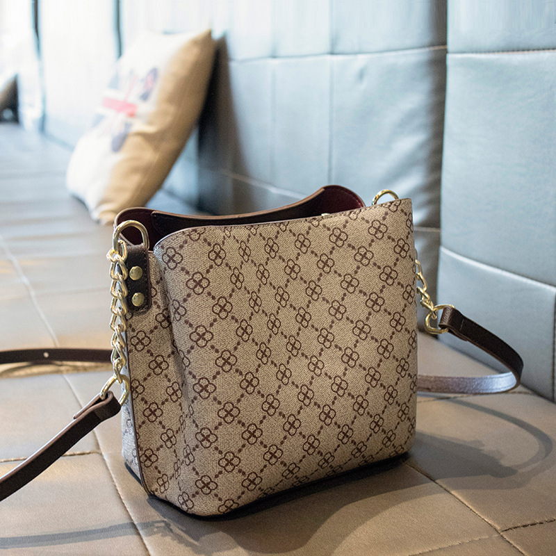 

Women Inclined Shoulder Bags Fashion casual Womens Bag Small Handbag Totes High-capacity Premium leather Large volume wholesale Girl Mobile Phone Bag Black 9801, Chocolate