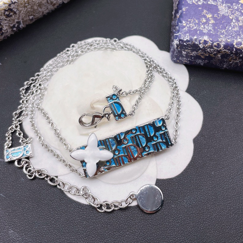 

Luxurys Bracelet Designers Necklace Womens Sweet Fashion Double Layer Necklaces Woman Exquisite and Versatile Jewelry Classic Leisure Bracelets Gift