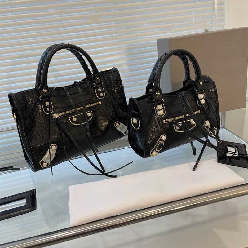 

Latest Totes Handbags 2021 Luxury Women Motorcycle Bags Designer Handbag High Quality Trend Black Single Shoulder Diagonal Bagde signe with