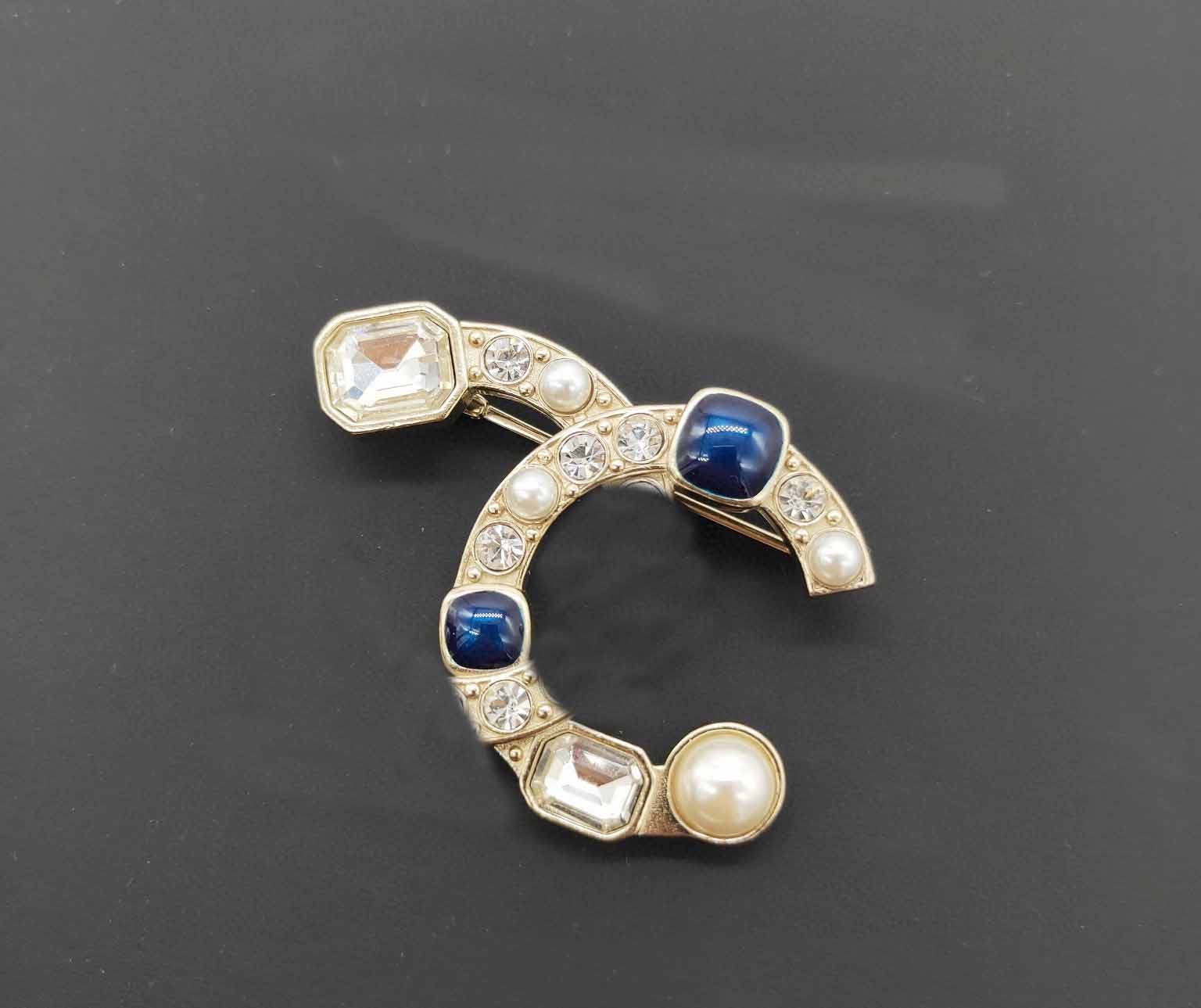 

2022 Top quality charm brooch with blue and white design in 18k gold plated have box stamp PS7143A