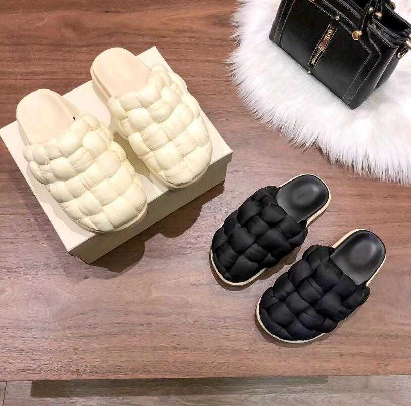 

Designer Living Scuffs Slipper Fluffy Vamp Thick-Soled Outdoor Bread Slippers Black White Women Wedge Fluffy Resort Couples Fashion Sliders With original box