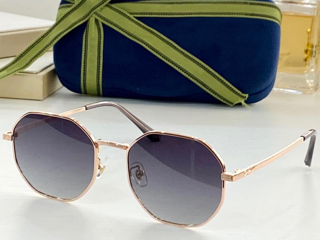 

Sunglasses For Women and Men Summer 0562 Style Anti-Ultraviolet Retro Plate Full Frame Glasses Random Box