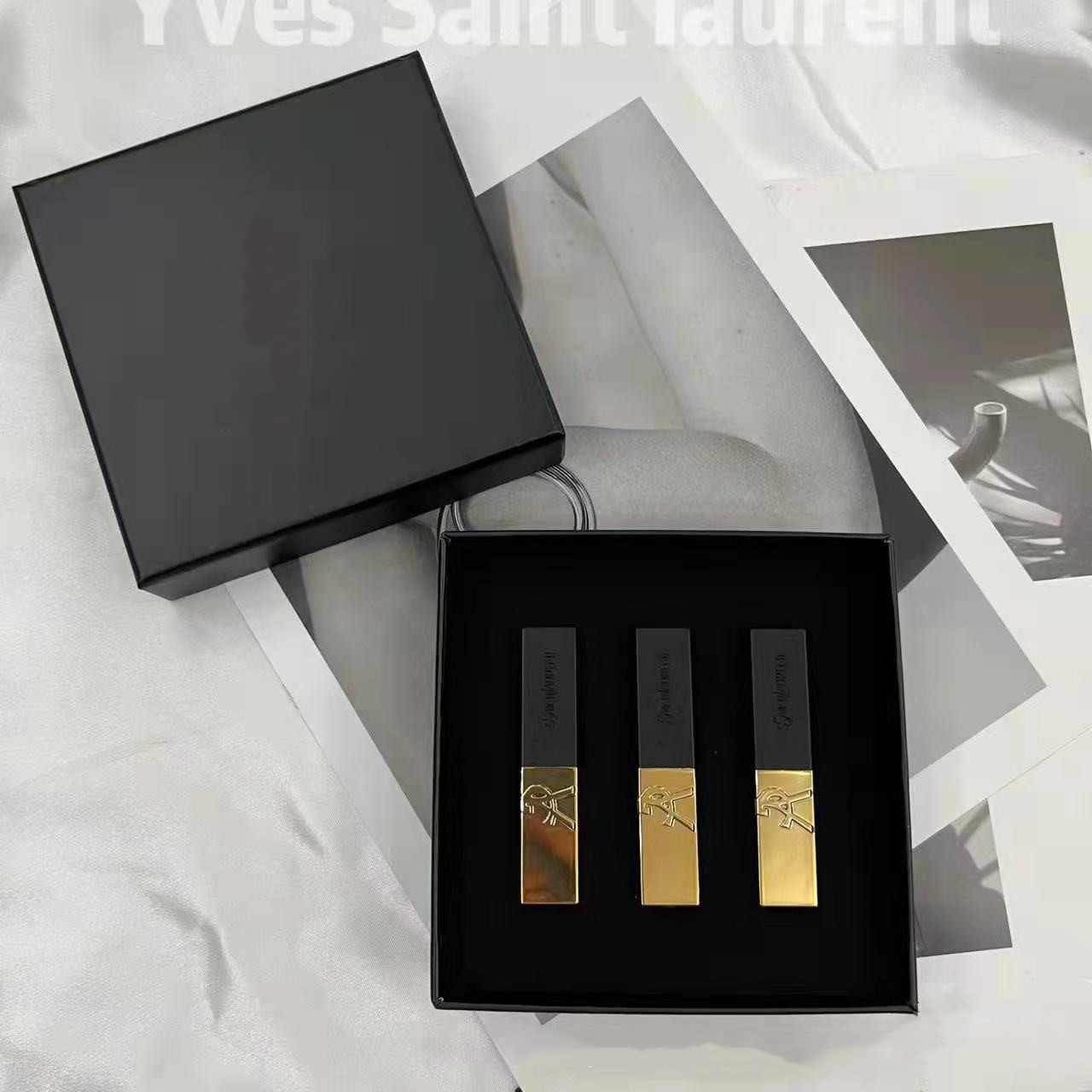 

Lipstick Set Matte Embossed Three Piece Set Waterproof and Not Easy to Fade New Small Gold Bars, 1.2gx3pcs