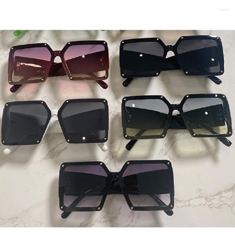 

Sunglasses Fashion Conjoined Rivet European And American Street Shooting Square Gradient Ladies