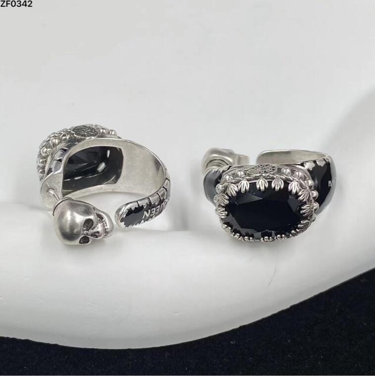 

New designed Dangle rivet skull Black Gem women men pearl earrings ear hoop punk style necklace bracelet ladies earring studs Designer Jewelry AMQ-9