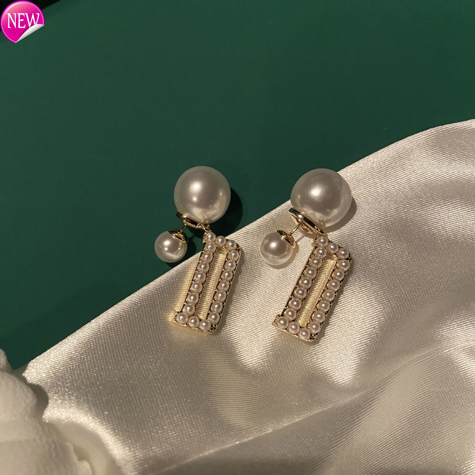 luxury brand design earrings English letter D are sweet simple with double-sided pearl gold S925 silver needle Zhao Liying's same