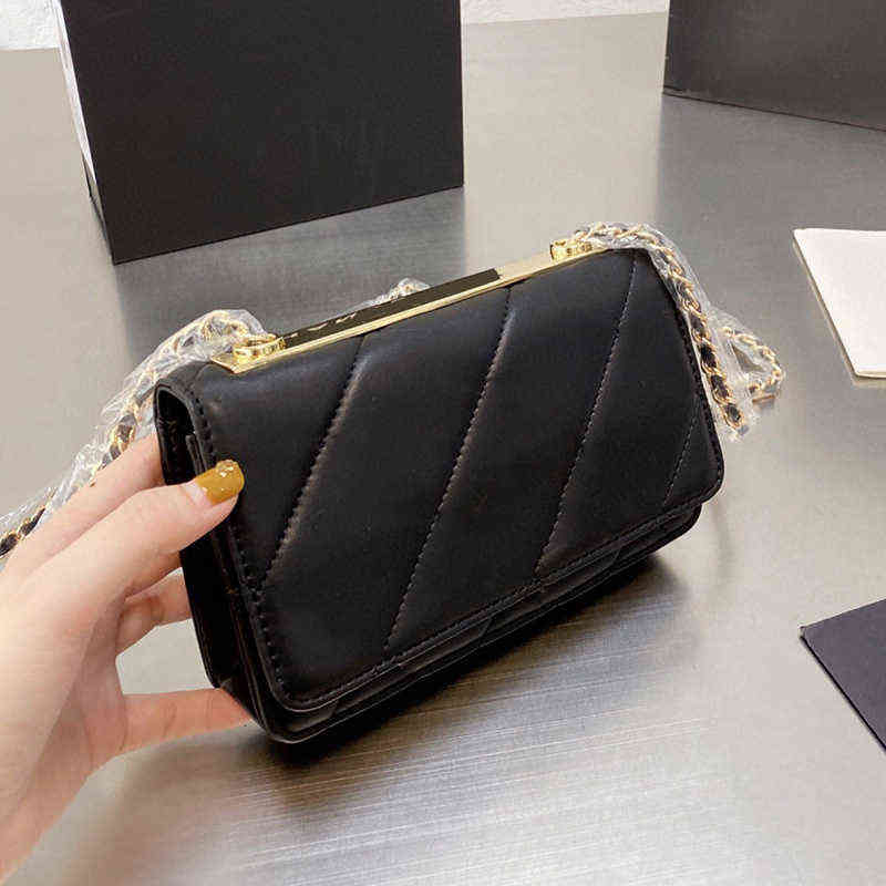 

CC Bag Shopping Bags Lambskin Trendy Designer 19 Series Wallet on Chain Matelasse Quilted Classic Flap Fashion Purse Card Holder Gold Hardwa, Pink