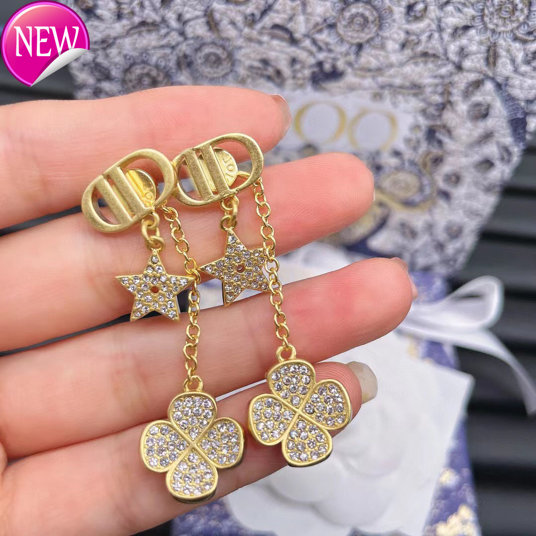 Boucles d'oreilles de conception de marque de luxe D La nouvelle lettre dorée de la famille en diamant en diamant boucles d'oreilles féminines di