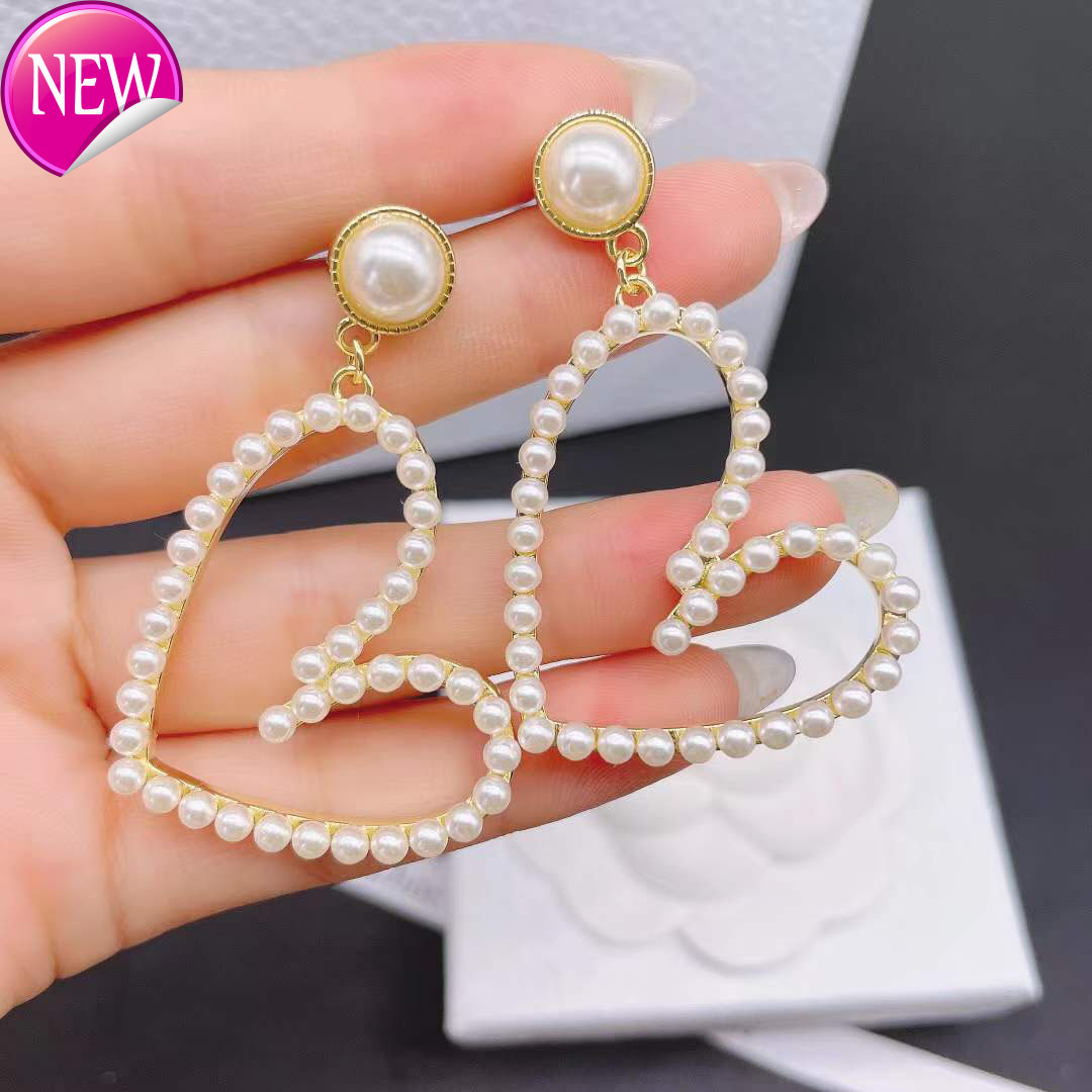 Boucles d'oreilles de conception de marque de luxe D Famille 2020 Nouvelles boucles d'oreilles Perle Love