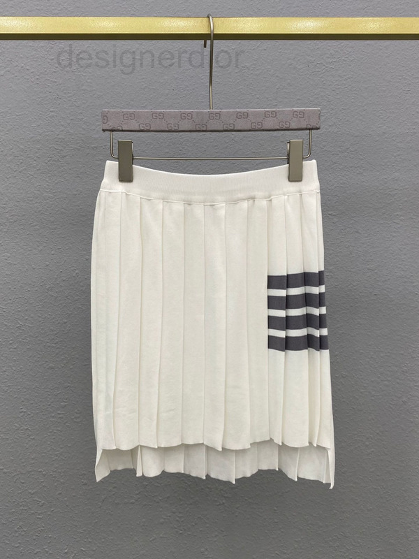 

Skirts designer TB new college style four bar striped contrast color knitted skirt irregular age reducing versatile white pleated XNG0, 2# packing bag