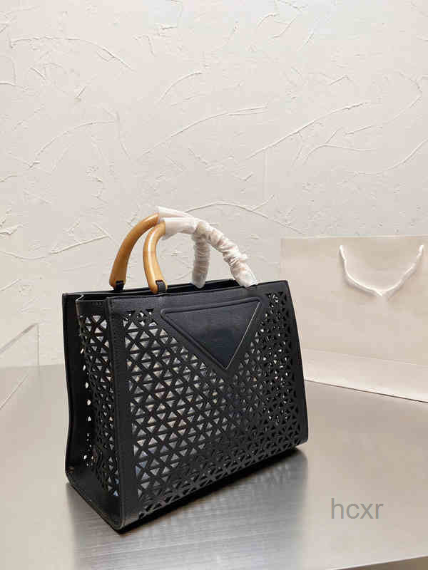 

Shoulder Bags Summer High Capacity Tote Bags Women Fashion Beach Handbag Shoulder Hollow Out Leather Luxury Designer Female Shopping Packs 2, Black