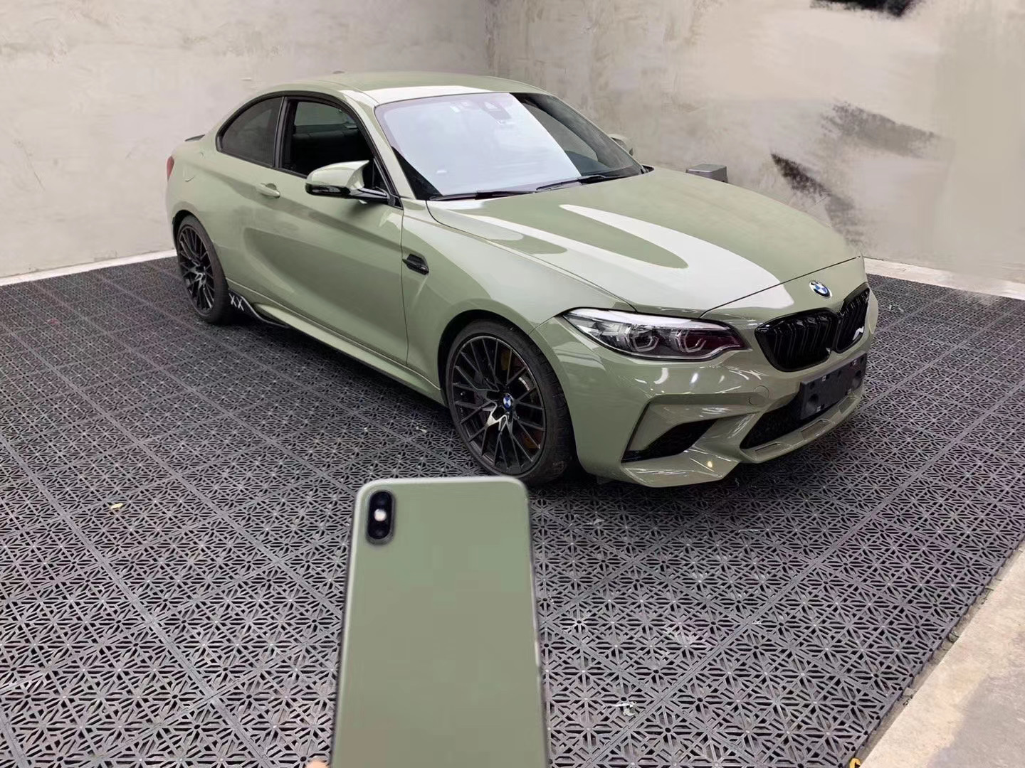 Premium ultra gloss khaki vert enveloppe en vinyle autocollant enveloppe de voiture brillante entier film de revêtement avec une libération d'air