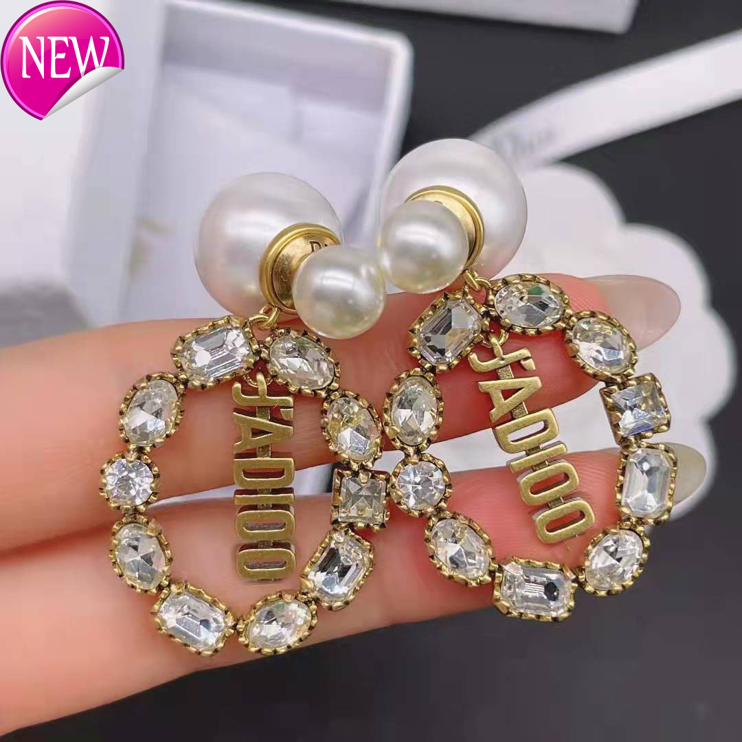 Boucles d'oreilles de conception de marque de luxe D-house Boucles d'oreilles Letter Niche Light Advanced Sense Cold Wind Thin 2022 Nouvelle Fash