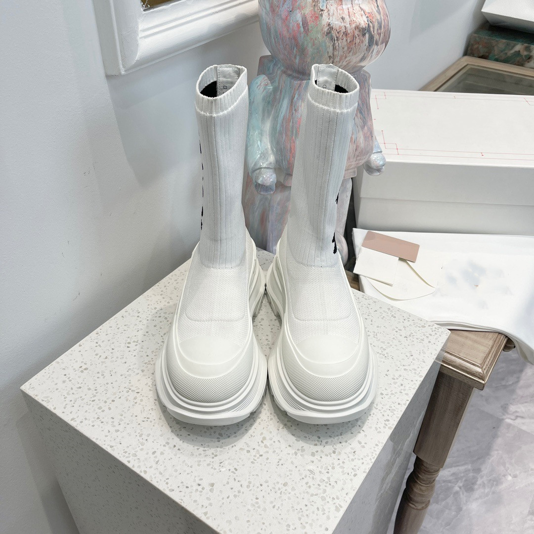 

2022 New Fashion luxury women's designer wool boots motocycle booties Platform winter boot Machine embroidery technology heel with box Size 35-41 0829, 01