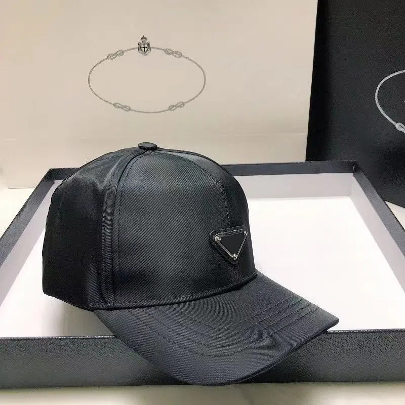 Designer Triangle Inversed Baseball Cap Brand Version coréenne féminine Spring and Summer Duck Couple de luxe Couple de mode solaire de mode poly