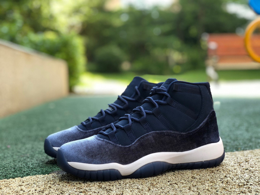 

jumpman 11s 11 Basketball shoes Legend Blue Jubilee 25th Concord Gamma bred Cap Gown Win Like 96 Velvet WMNS Midnight Navy Black Cement Trainers mens womens sneakers, Shown